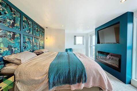 Main bedroom 2nd ...