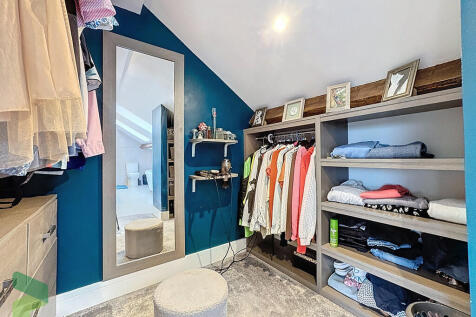 DRESSING ROOM
