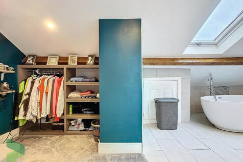 DRESSING ROOM