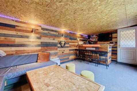 &#39;Man Cave&#39;/Bar/Ho...