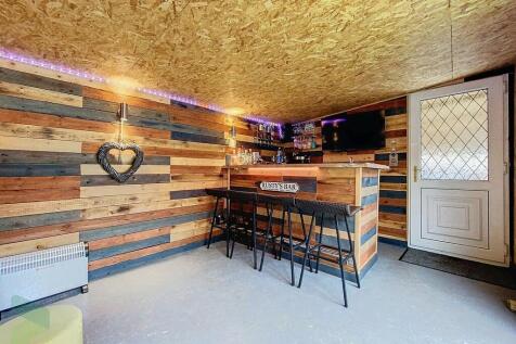 &#39;Man Cave&#39;/Bar/Ho...