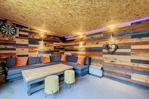 &#39;Man Cave&#39;/Bar/Ho...