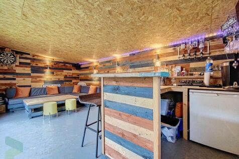 &#39;Man Cave&#39;/Bar/Ho...