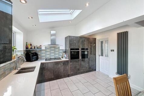 Kitchen/ Dining Room