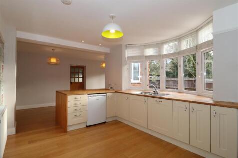 FITTED KITCHEN