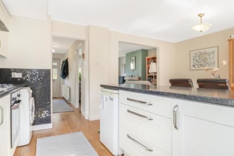Kitchen/ Dining Room