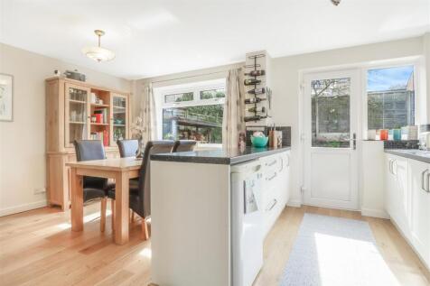 Kitchen/ Dining Room