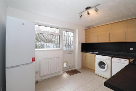 FITTED KITCHEN