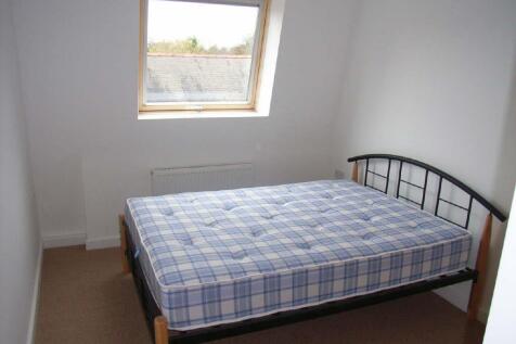 DOUBLE BEDROOM