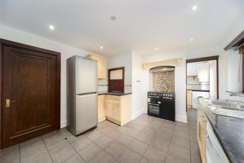 FITTED KITCHEN