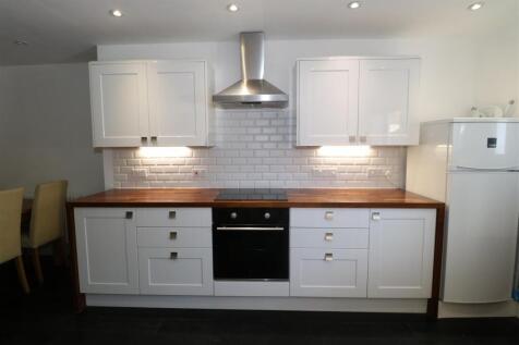 FITTED KITCHEN