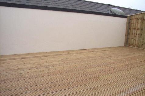 DECKED ROOF TERRACE.