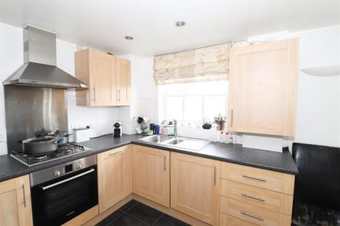 FITTED KITCHEN