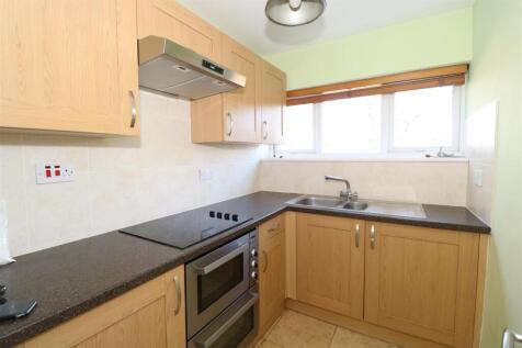 FITTED KITCHEN