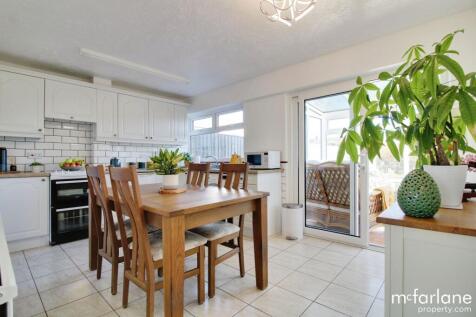 Kitchen/ Dining Room