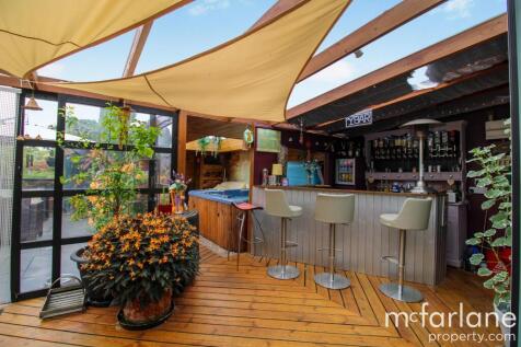Bar &amp; Sun Room