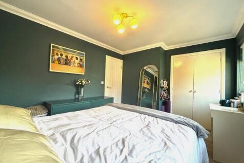 Bedroom 1_1.jpeg