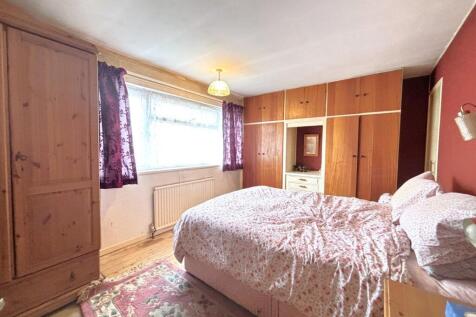 Bedroom 1_1.jpeg