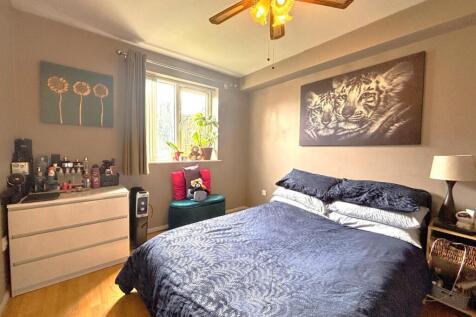 Bedroom 1.jpeg