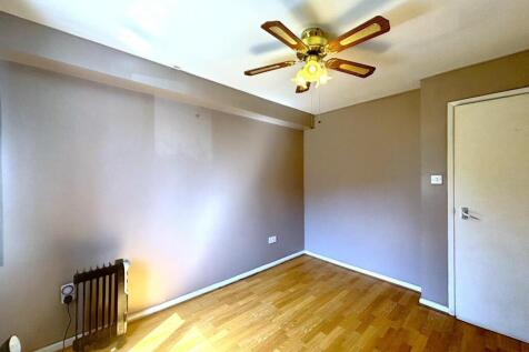 Bedroom 1_1.jpeg
