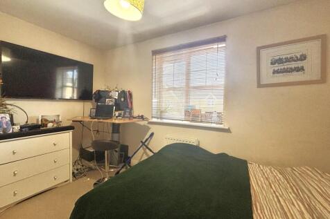 Bedroom 1_1.jpeg