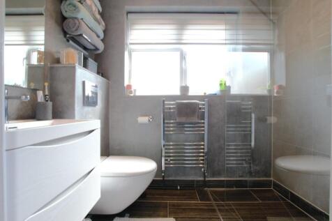 Ensuite 1.jpg