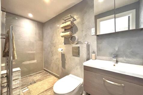 Ensuite 2.jpg