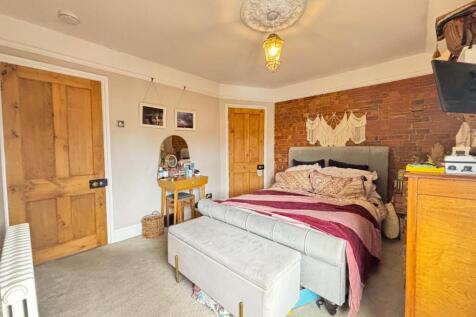Bedroom 1_1.jpeg