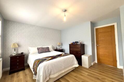 Bedroom 1_1.jpeg