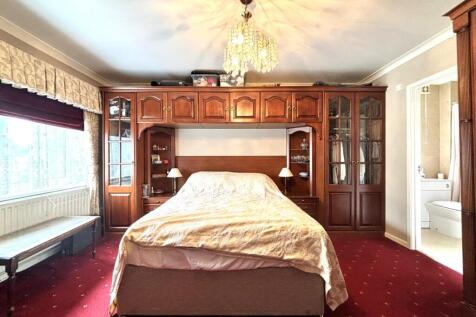 Bedroom 1_1.jpeg