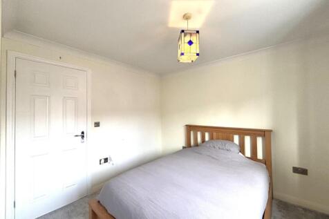 Bedroom 1_1.jpeg