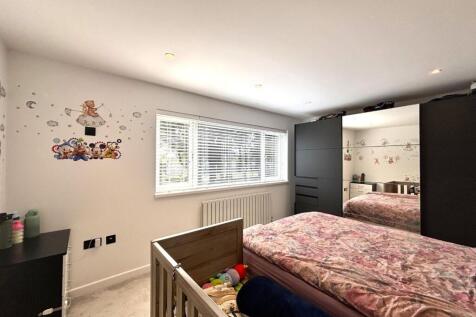 Bedroom 1_1.jpeg