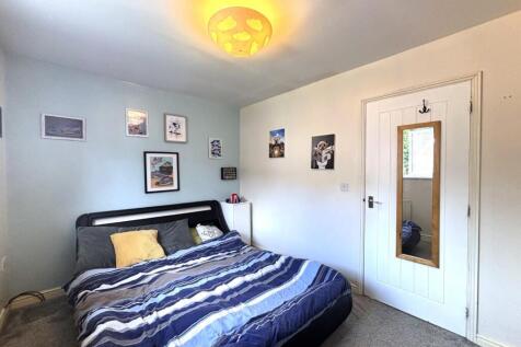 Bedroom 1_1.jpeg