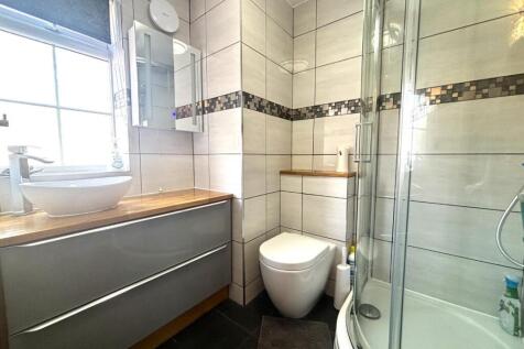 Ensuite.jpeg