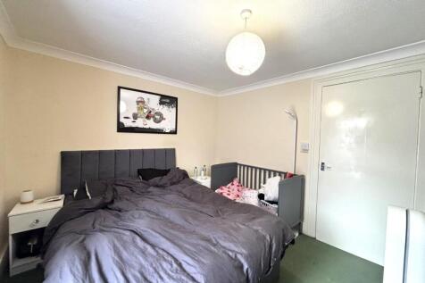 Bedroom 1_1.jpeg