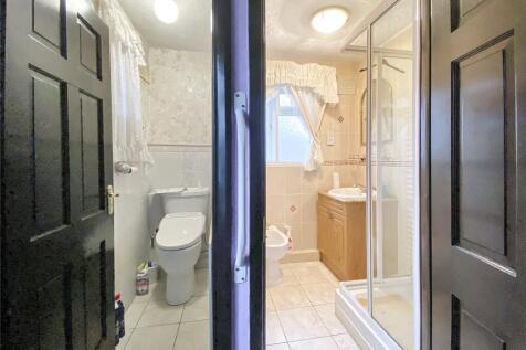 Wc &amp; Shower Room