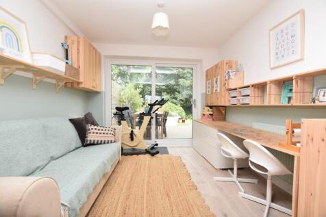 Snug/Playroom