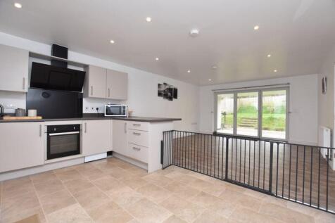 Kitchen/ Living Area