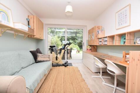 Snug/Playroom