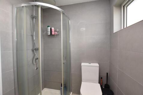 Shower/Bathroom