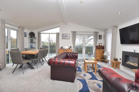 Lounge/Dining Area