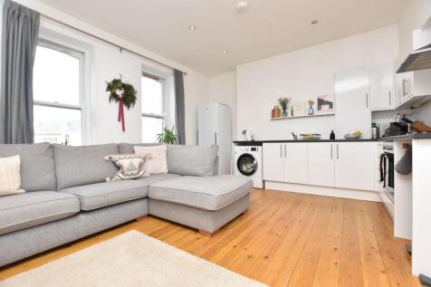 Lounge/Kitchen
