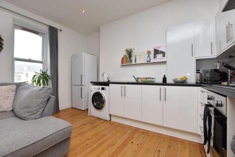 Lounge/Kitchen