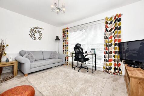 Lounge/Bedroom 2