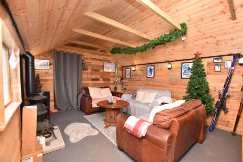 Detached Cabin Bar 