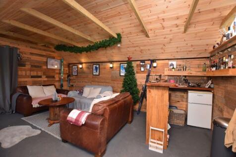 Detached Cabin Bar
