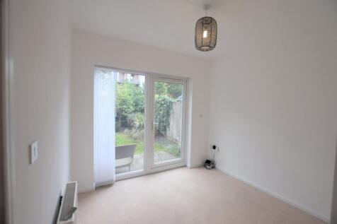 Bedroom 1 (2)