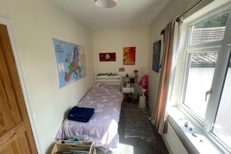 BEDROOM 2