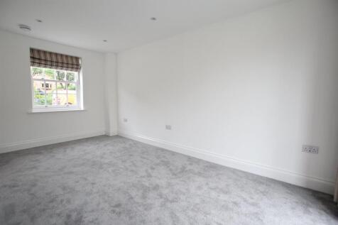 77 main st room1.jpg