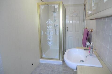 bathroom 2.jpg